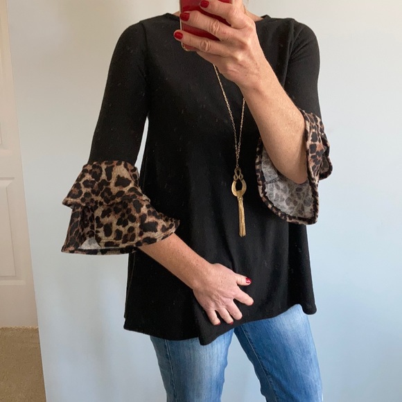 Tops - Black & Animal Print Flutter Sleeve Tunic Top